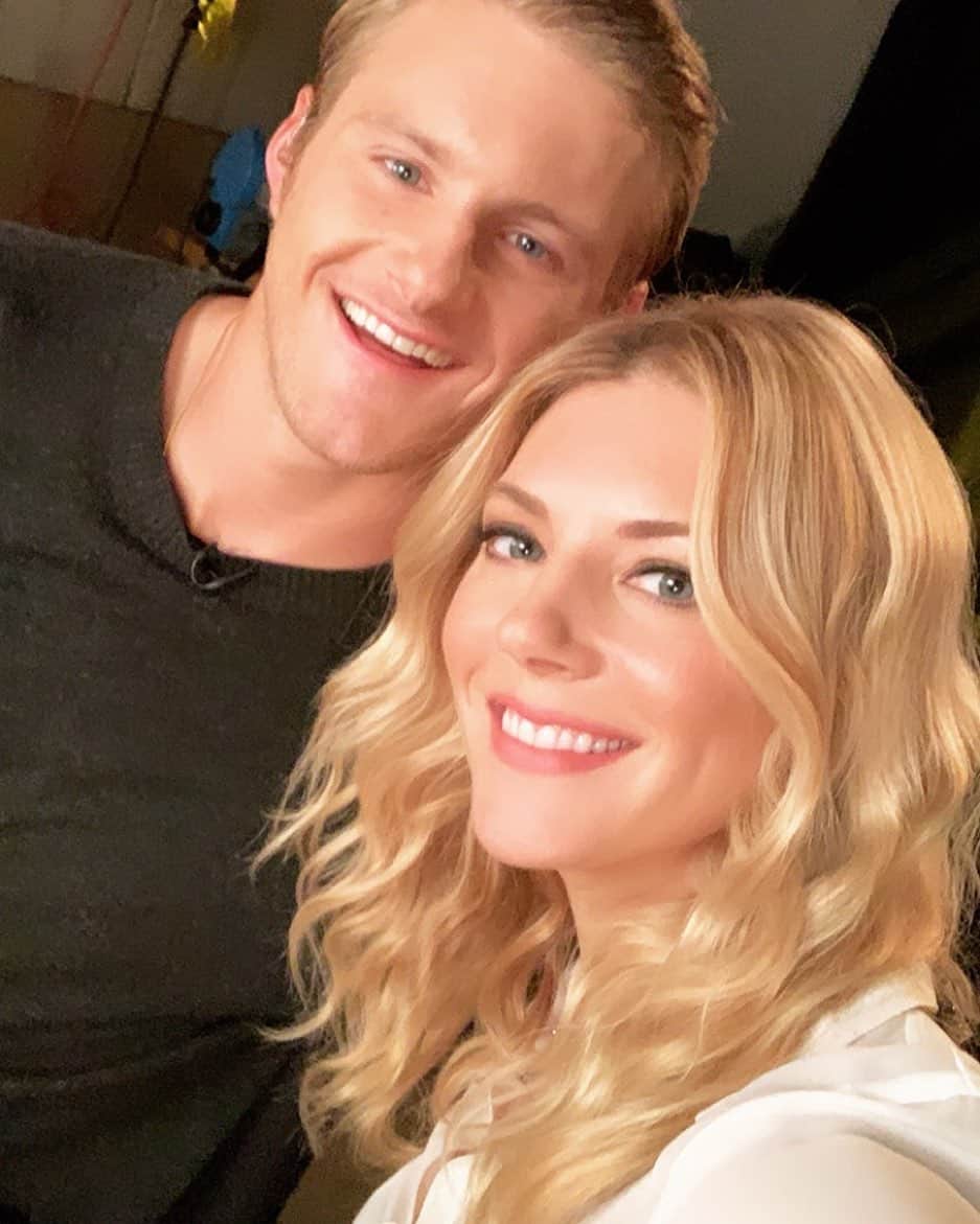 キャサリン・ウィニックのインスタグラム：「Today’s Vikings Press Junket with the one and only @alexanderludwig.  2 more days folks!」