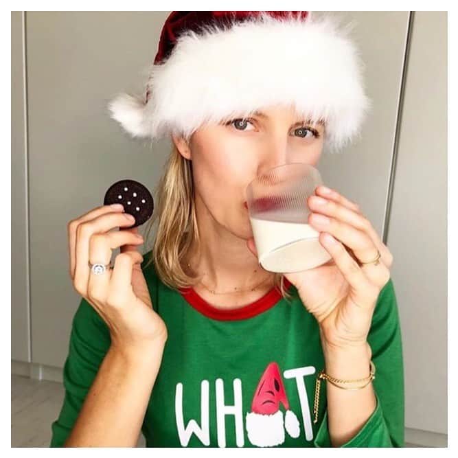 カロリナ・クルコヴァさんのインスタグラム写真 - (カロリナ・クルコヴァInstagram)「Christmas #giveaway with KK is again here! 🎄 who’s looking forward with me? 😍 #staytuned ❤️」12月3日 7時17分 - karolinakurkova