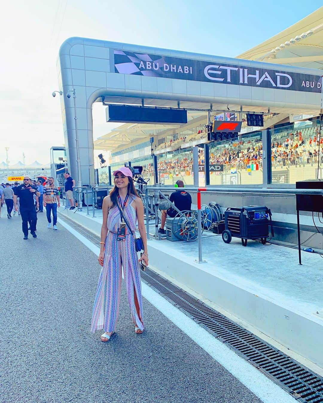 ケリーさんのインスタグラム写真 - (ケリーInstagram)「Formula 1 in Abu Dhabi final race 🇦🇪♥️ ・ F1 アブダGP フィナールレース🇦🇪♥️ @champagne_carbon_japan @champagne_carbon_official #F1#abudhabigp#abudhabi#carbon#」12月3日 7時19分 - kellymisawa