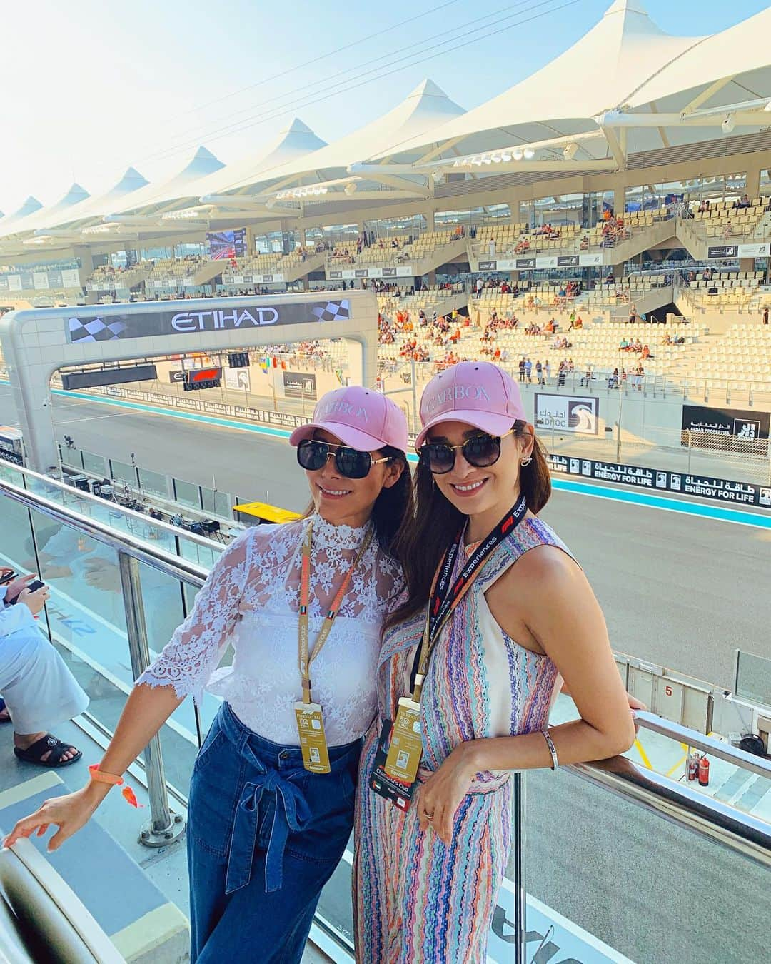 ケリーさんのインスタグラム写真 - (ケリーInstagram)「Formula 1 in Abu Dhabi final race 🇦🇪♥️ ・ F1 アブダGP フィナールレース🇦🇪♥️ @champagne_carbon_japan @champagne_carbon_official #F1#abudhabigp#abudhabi#carbon#」12月3日 7時19分 - kellymisawa