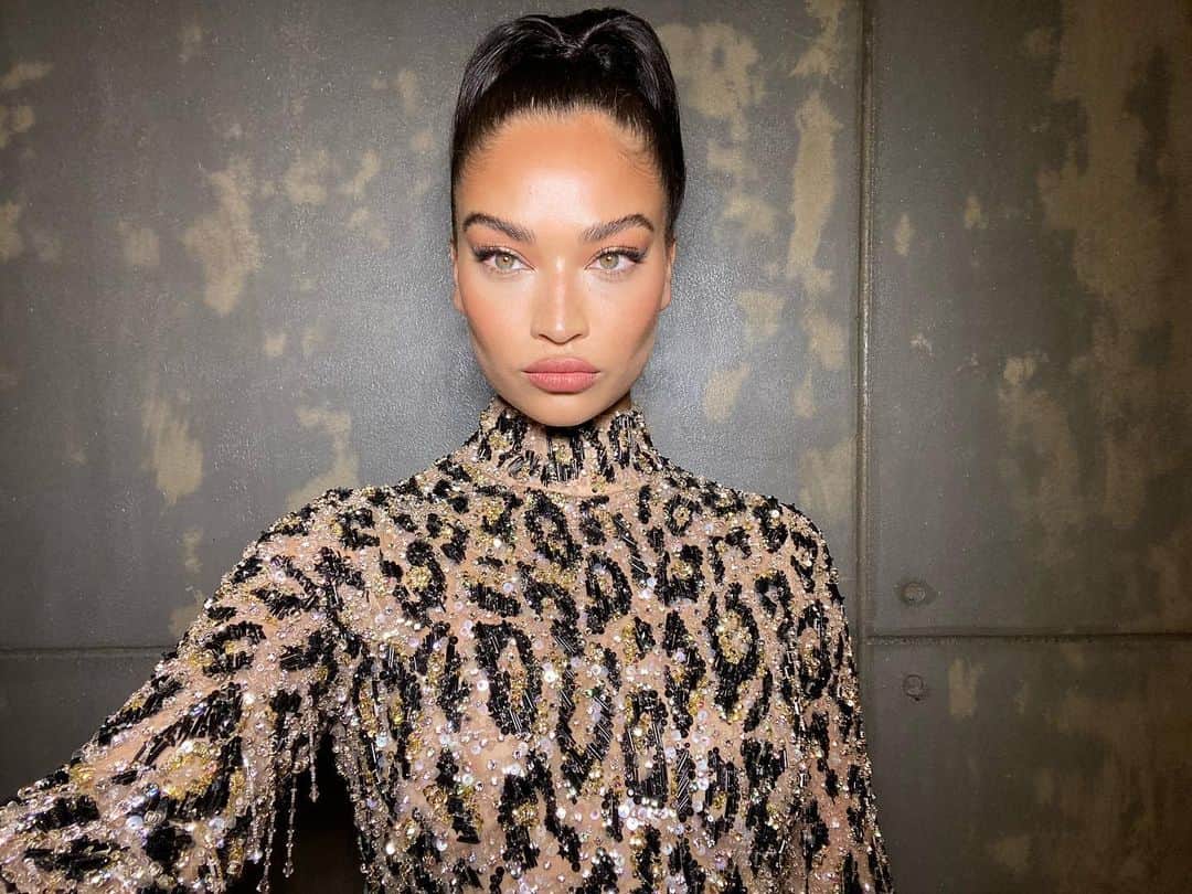 シャニーナ・シャイクのインスタグラム：「Final look for the @britishfashioncouncil awards tonight! Thank you @instagram for hosting me this evening 📷 congratulations to all the amazing fashion brands, models , designers and icons」
