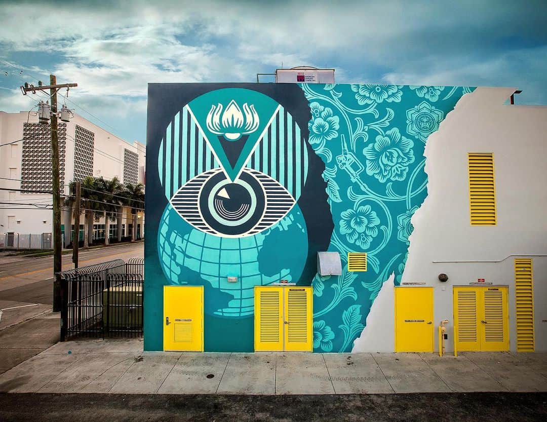 Shepard Faireyさんのインスタグラム写真 - (Shepard FaireyInstagram)「I recently completed this "Earth on Eye Alert" mural in Miami as part of the RAW school project. I always like painting murals at schools because the students see firsthand the power of art and can process the messages while their ideas about the world and their ideals are still taking shape. I hope this mural reminds them to keep their eyes on the planet’s future! I hope it also reminds this school and others that art programs are essential for a well-rounded education. Thanks to Robert and Audrey from the @theRAWproject_, @EneidaMHartner, my crew of Nic, Dan, and Rob for the assistance and to @jonathanfurlong for the photos.⁠⠀ -Shepard⁠⠀ ⠀⠀⠀⠀⠀⠀⠀⠀⠀⁣⁠⠀ #FACINGTHEGIANT #OBEYGIANT30TH #MIAMI #theRAWproject #EneidaMHartnerElementary #obey #obeygiant #shepardfairey」12月3日 7時37分 - obeygiant