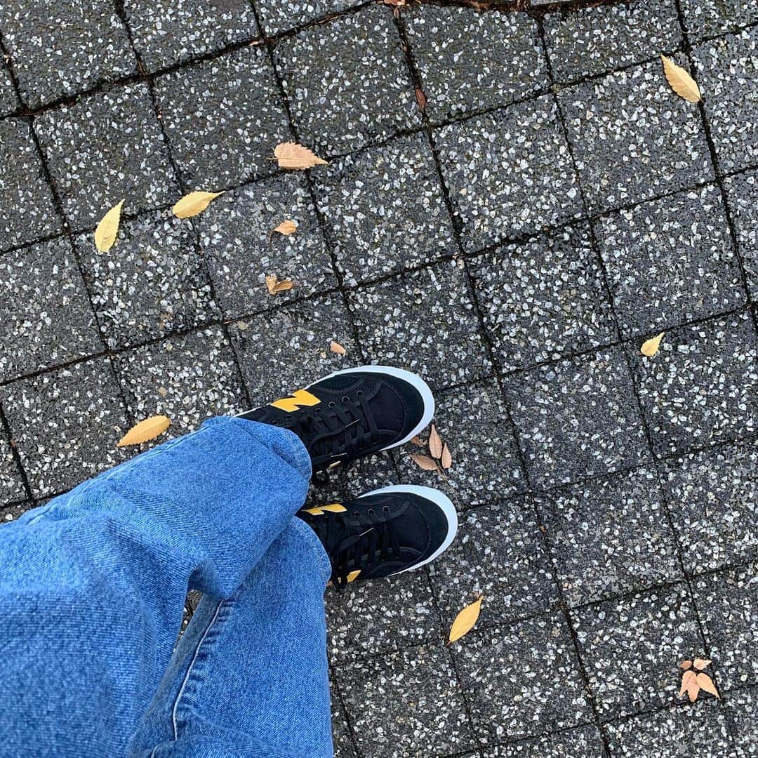 のインスタグラム：「晴れたから新しい靴をおろす。 @nbnumeric_japan  もう冬なんだな。 色々とリセットする年末にしたいと思います。」