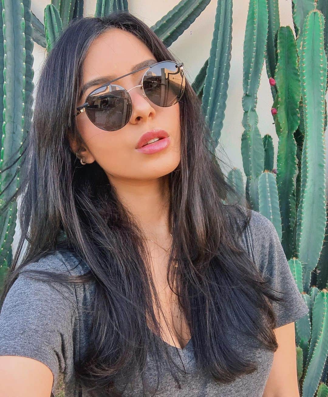 Gabriela Salesのインスタグラム：「Porque os óculos 2 em 1 da @palas.eyewear pisam horrores! Passa pro lado pra ver! Amei os novos modelos deles com armação 2 em 1, que você pode usar tanto o óculos de grau como o de sol em 1 só! E eles vendem via site e Wattsapp pra todo Brasil! Meu cupom de desconto é válido para ambos, só usar: RICADEMARRE ❤️❤️❤️ @palas.eyewear - Publi」