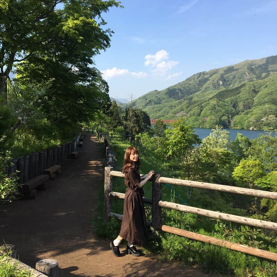 木村ミサさんのインスタグラム写真 - (木村ミサInstagram)「⛰﻿﻿ ﻿﻿ ﻿ジブリみたいな﻿ アニメに出て来そうな場所﻿ ﻿﻿ ﻿ 群馬県みどり市にある﻿﻿ 星野富弘美術館の外が﻿﻿ 絶景すぎるので﻿﻿ これも込みで行ってみてほしい場所です﻿﻿ 空気が澄んでいて、いるだけでマイナスイオン感じる。﻿﻿ 自然を感じたいと思ってる方におすすめです。﻿﻿ ここに来ると空気おいし〜！ってなるよ🥰﻿ ﻿﻿ ﻿ ﻿﻿ ＿＿＿＿＿＿＿＿＿＿＿＿＿＿＿＿＿＿﻿ #群馬県 #群馬県みどり市 #星野富弘 #星野富弘美術館 #みどり市 #みどり市カフェ #群馬観光 #gumma #gunmatrip #trip #museum」12月3日 7時53分 - misaxmas