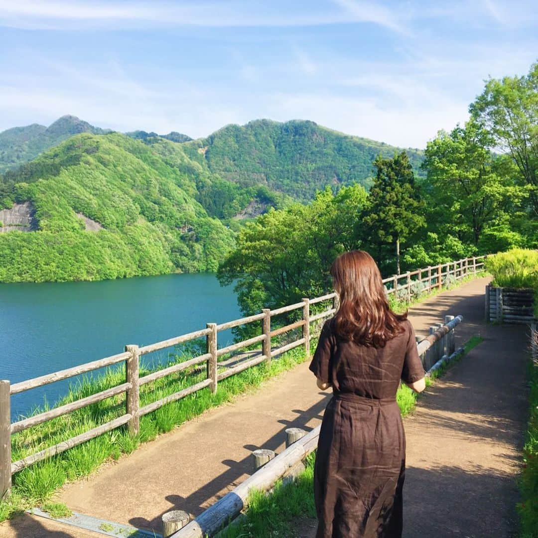 木村ミサさんのインスタグラム写真 - (木村ミサInstagram)「⛰﻿﻿ ﻿﻿ ﻿ジブリみたいな﻿ アニメに出て来そうな場所﻿ ﻿﻿ ﻿ 群馬県みどり市にある﻿﻿ 星野富弘美術館の外が﻿﻿ 絶景すぎるので﻿﻿ これも込みで行ってみてほしい場所です﻿﻿ 空気が澄んでいて、いるだけでマイナスイオン感じる。﻿﻿ 自然を感じたいと思ってる方におすすめです。﻿﻿ ここに来ると空気おいし〜！ってなるよ🥰﻿ ﻿﻿ ﻿ ﻿﻿ ＿＿＿＿＿＿＿＿＿＿＿＿＿＿＿＿＿＿﻿ #群馬県 #群馬県みどり市 #星野富弘 #星野富弘美術館 #みどり市 #みどり市カフェ #群馬観光 #gumma #gunmatrip #trip #museum」12月3日 7時53分 - misaxmas