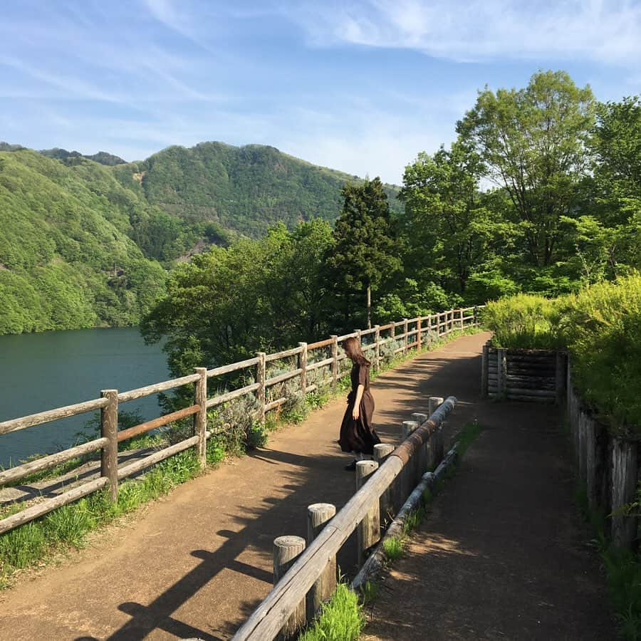 木村ミサさんのインスタグラム写真 - (木村ミサInstagram)「⛰﻿﻿ ﻿﻿ ﻿ジブリみたいな﻿ アニメに出て来そうな場所﻿ ﻿﻿ ﻿ 群馬県みどり市にある﻿﻿ 星野富弘美術館の外が﻿﻿ 絶景すぎるので﻿﻿ これも込みで行ってみてほしい場所です﻿﻿ 空気が澄んでいて、いるだけでマイナスイオン感じる。﻿﻿ 自然を感じたいと思ってる方におすすめです。﻿﻿ ここに来ると空気おいし〜！ってなるよ🥰﻿ ﻿﻿ ﻿ ﻿﻿ ＿＿＿＿＿＿＿＿＿＿＿＿＿＿＿＿＿＿﻿ #群馬県 #群馬県みどり市 #星野富弘 #星野富弘美術館 #みどり市 #みどり市カフェ #群馬観光 #gumma #gunmatrip #trip #museum」12月3日 7時53分 - misaxmas