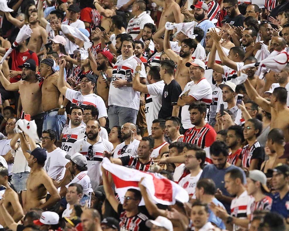 São Paulo FCさんのインスタグラム写真 - (São Paulo FCInstagram)「Quarta-feira estaremos juntos! São Paulo x Internacional, às 21h30, no Morumbi. É o nosso último jogo em casa, em disputa por vaga direta na fase de grupos da Libertadores. Marque aqui 👇 quem vai te acompanhar nessa! #VamosSãoPaulo 🇾🇪」12月3日 7時58分 - saopaulofc