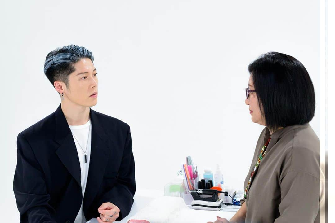 雅-MIYAVI-さんのインスタグラム写真 - (雅-MIYAVI-Instagram)「Interviewed Nonnon san, one of the refugees who resettled in Japan 27years ago and heard her inspiring story. The video will be out soon for #GlobalRefugeeForum which will be held on Dec.17th & 18th. Please stay tuned 🙏🏻１２月１７日、１８日に開催される #グローバル難民フォーラム に向けて、日本にいる難民の一人であるノンノンさんにインタビューを行ないました。祖国での民主化運動に参加し、国を追われ、２７年前に日本まで逃れてきた彼女の人生と生き方に迫ります。#UNHCR」12月3日 8時09分 - miyavi_ishihara