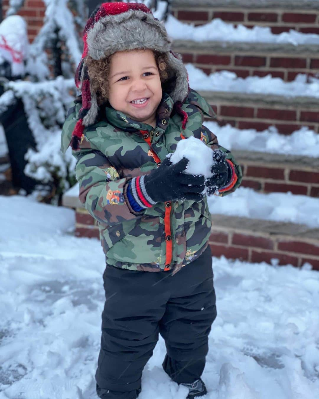 ジャスト・ブレイズさんのインスタグラム写真 - (ジャスト・ブレイズInstagram)「S: Yo god, I heard mom just got bust in her head 2 times. Crazy snowballs just went TF off  Me: Is she is she is she dead?  S: Not yet.  Me: Wu Tang is for the children.」12月3日 8時12分 - justblaze