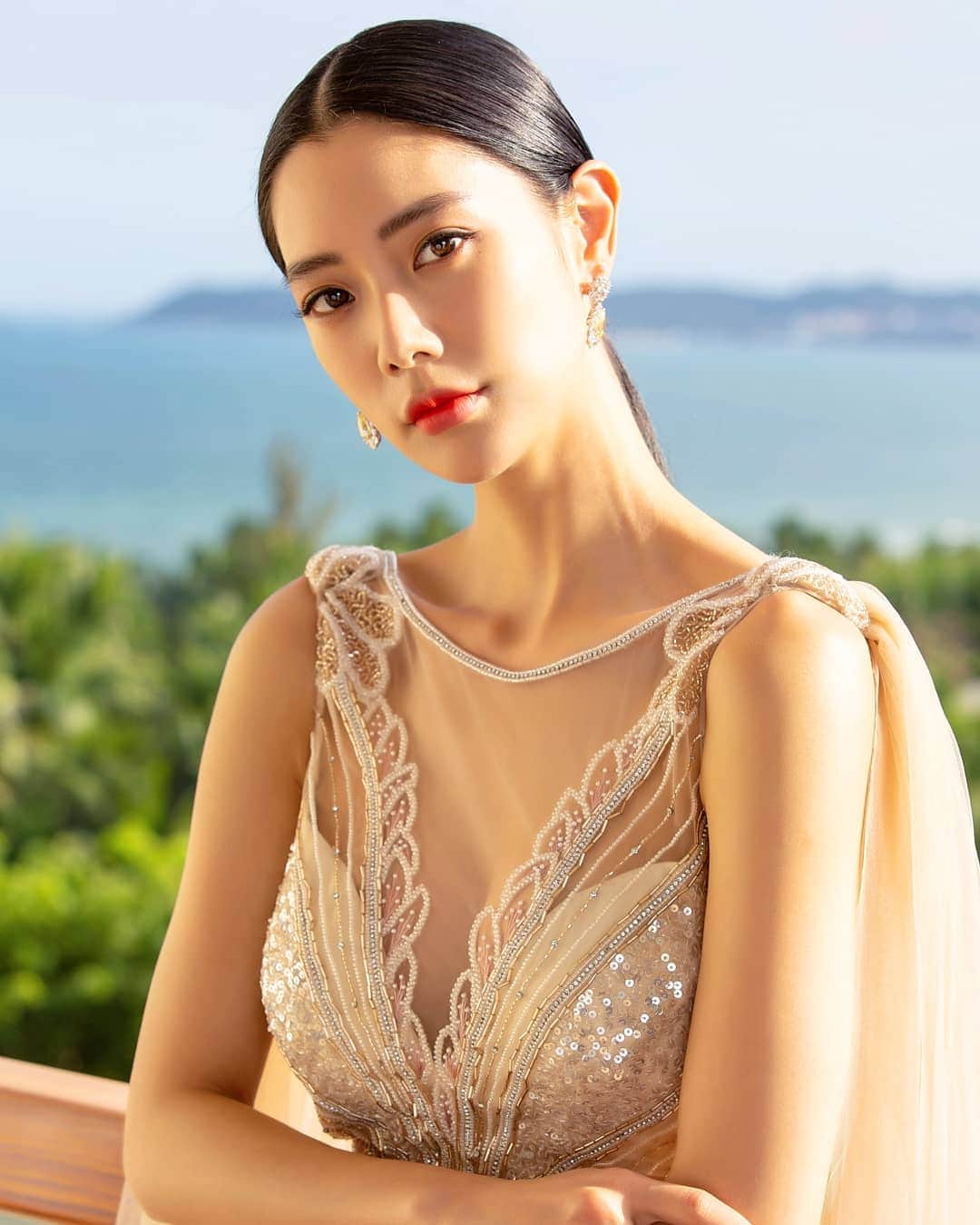 クララさんのインスタグラム写真 - (クララInstagram)「#HainanIslandInternationalfilmfestival 💫 《长安伏妖》coming soon in 2020~ 💫 #filmfestival #长安伏妖 #장안부요 Dress by @bridalkong」12月3日 8時27分 - actressclara