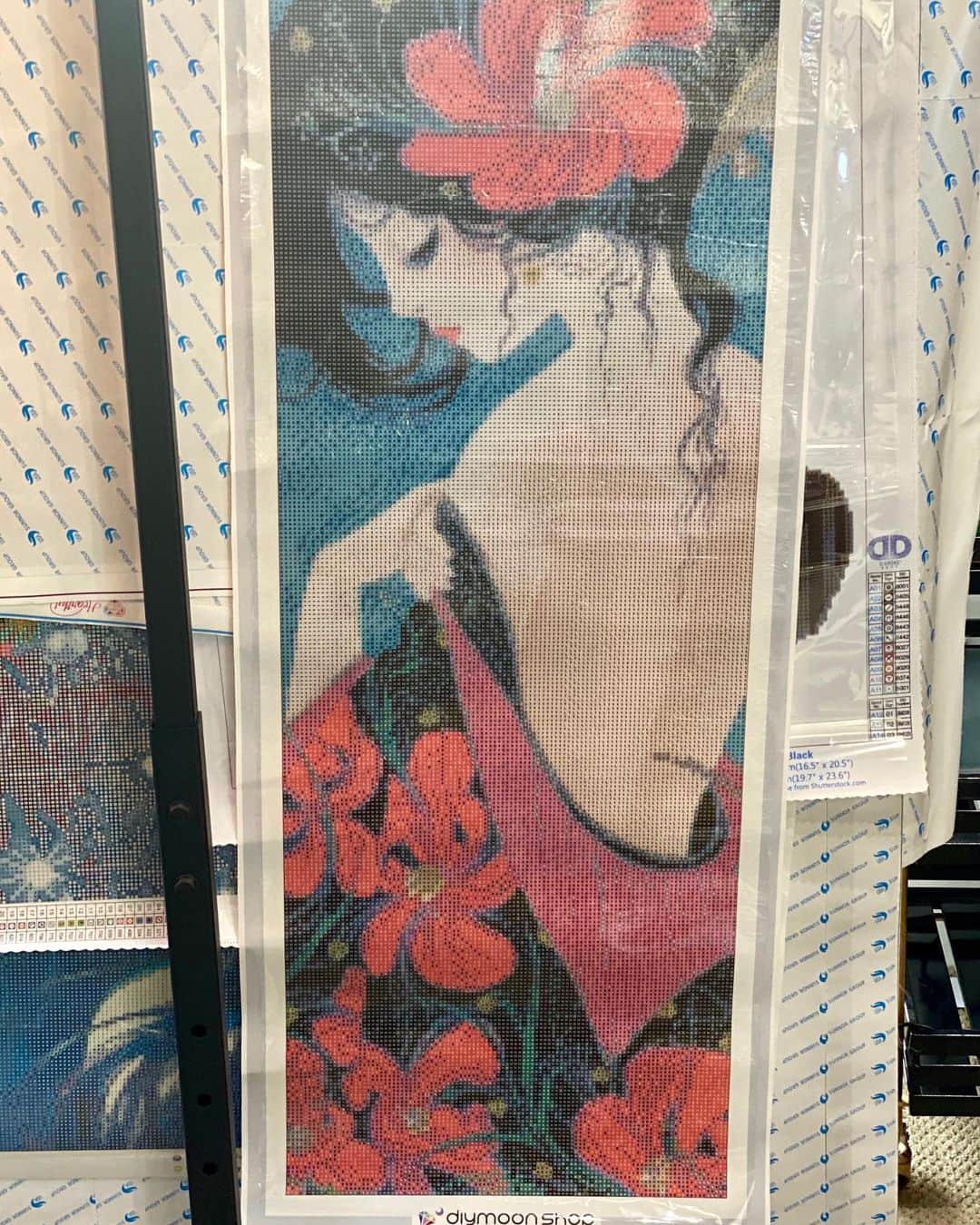 シェリル・バークさんのインスタグラム写真 - (シェリル・バークInstagram)「Want to win your own #diamondpainting?  You all know how much I love my new hobby and one of my favorite companies, @shopdiymoon is running a contest! The winner gets a Kimono LTD kit by Artist, @Cathy.delanssay, which is one of the paintings I’m currently working on myself!  @shopdiymoon is a diamond painting company based out of the Philippines (my second home 😉) They have partnered with Destiny’s Promise, a charity dedicated to helping abandoned Filipino children find permanent homes, and a local orphanage this holiday season. @shopdiymoon is donating 10% of all sales to the foundation until December 17th to help with food, medicine, and supplies for the kids.  To enter the contest and win your own diamond painting kit  1. tag a friend. 2. follow myself and @shopdiymoon on instagram. 3. tell me who you would gift the finished diamond painting to this holiday season in a comment below.  Winner will be announced on Thursday!」12月3日 9時03分 - cherylburke