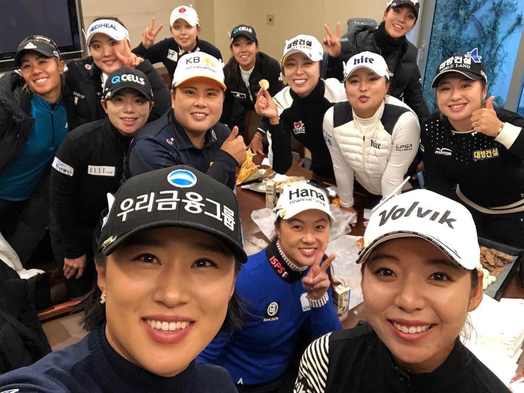 ミンジー・リーのインスタグラム：「💙 울언니들 리디아 정은아 올해도 수고많았어요~ @orangelife_official #teamlpga #쏴랑해요」