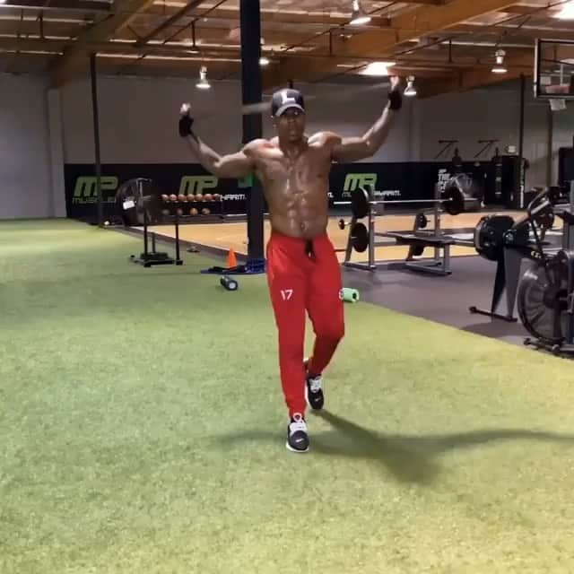 ファボラスのインスタグラム：「Make sure you choose your workout partner wisely... @xxcocochanel got #Choosy and found her Swolemate @duke & kit the #ChoosyChallenge!! 💪🏾 🔥🔥🔥🔥🔥🔥🔥🔥」