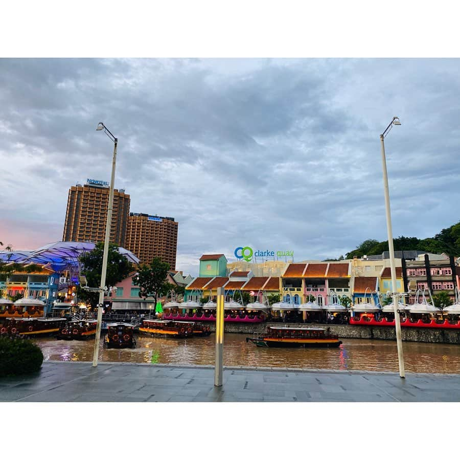 田野アサミさんのインスタグラム写真 - (田野アサミInstagram)「Singapore.part1 おはよう🌞ございます！ シンガポールの思ひで✨💋 モール編。 色鮮やかな場所が多かった♡ #Singapore#シンガポール #田野アサミ#シンガポールアサミ」12月3日 9時32分 - tano_asami