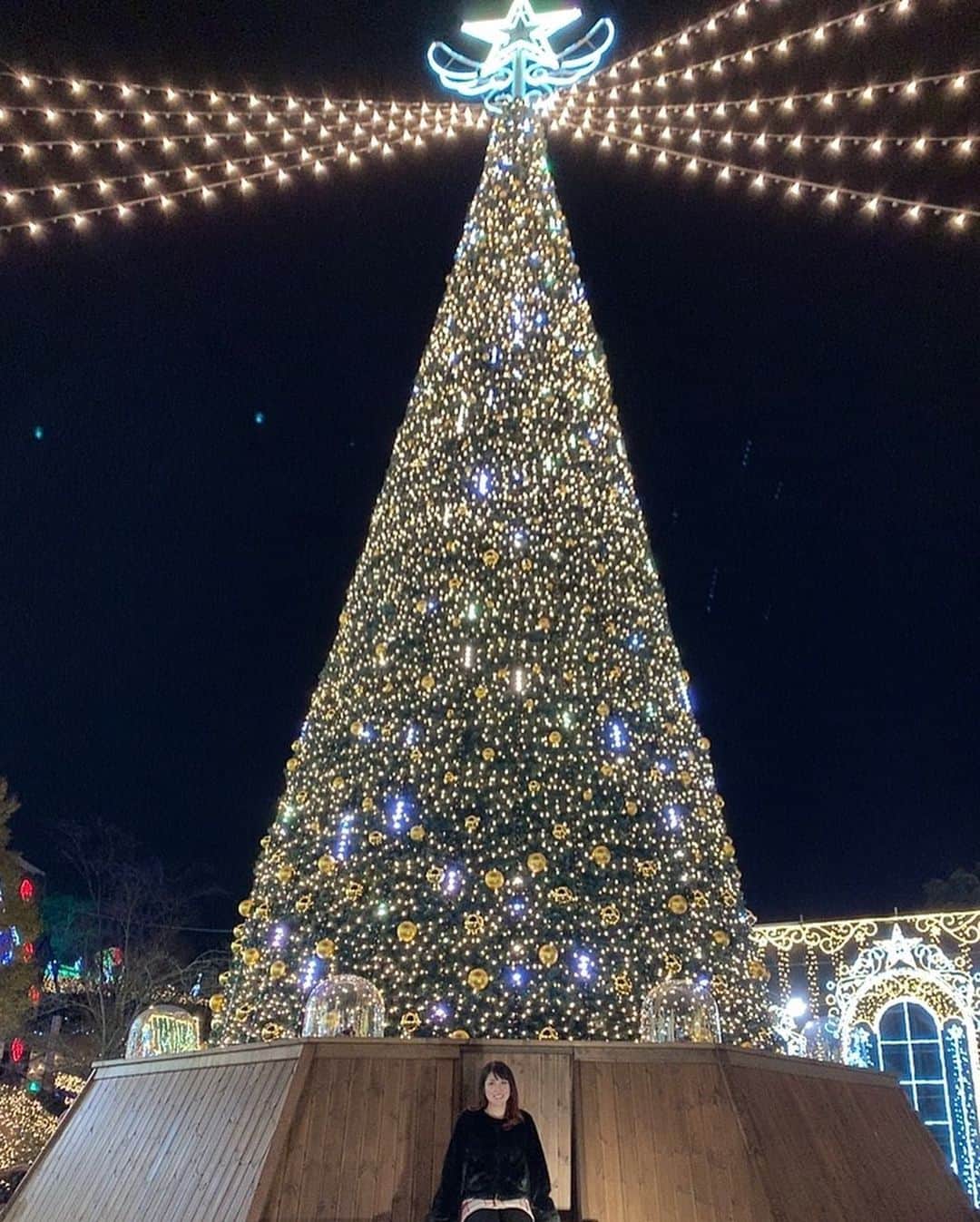神谷麻美さんのインスタグラム写真 - (神谷麻美Instagram)「#イルミネーション 素敵😍💕好き💗💕 #クリスマスツリー 🎄大きい💓💞 (ღ*ˇ ˇ*)｡o♡ᔆᵘᵗᵉᵏⁱ♡💓❄💓」12月3日 9時41分 - asamice428