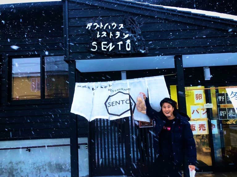 川上椋輔さんのインスタグラム写真 - (川上椋輔Instagram)「サラリーマンを辞め、酪農家になることを決めた友人と供に、酪農技術見学の旅に行ってきました。  舞台は八雲町！ 太平洋と日本海に面する街！ 広大な自然と海。北海道らしさを体感できる素敵な街でした🐄  #八雲町 #酪農 #北海道 #旅 #ゲストハウス #SENTO #育成牧場 『 来週に続けよ。』 #カワカミ旅行記」12月3日 19時24分 - kawakami_doto