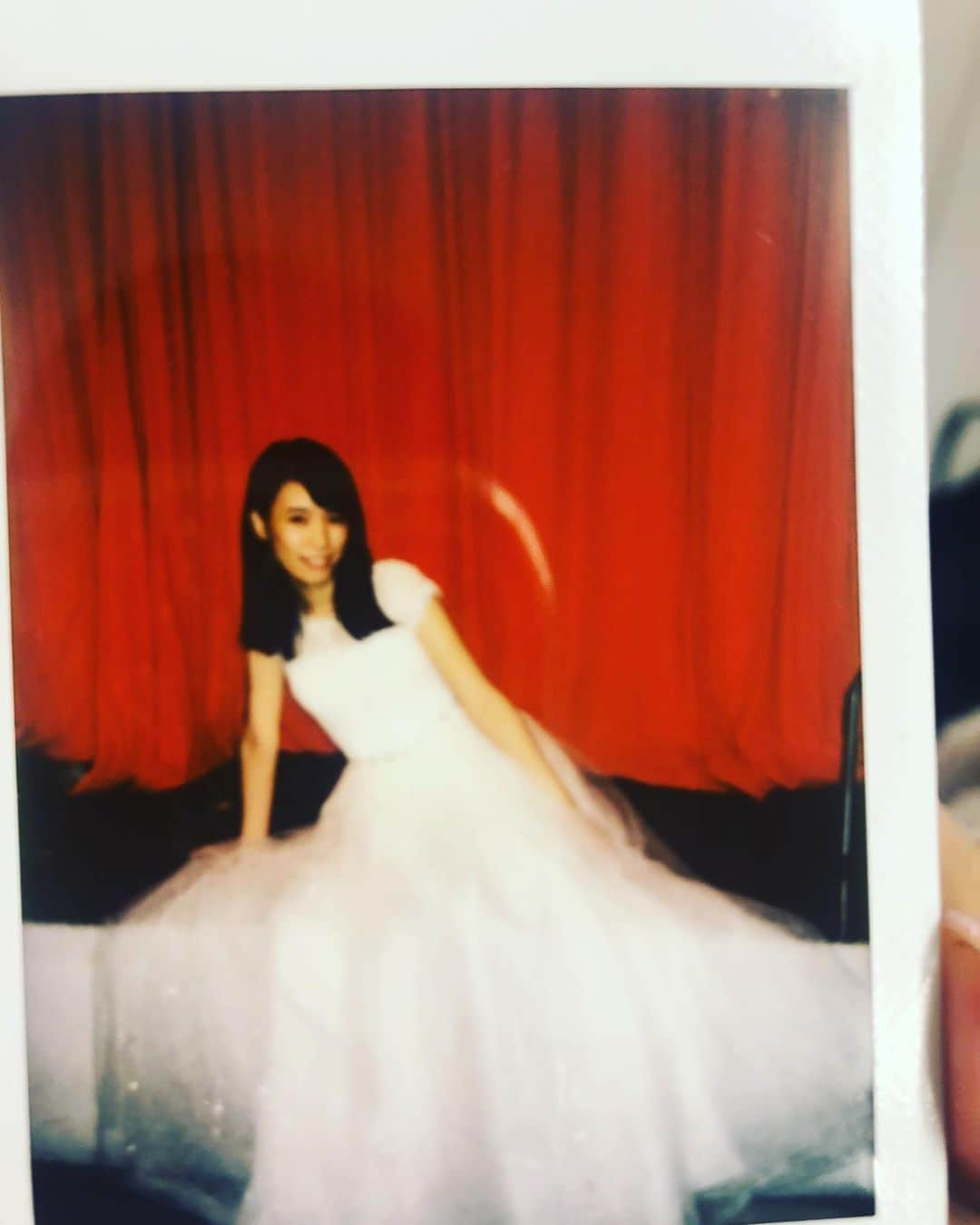 紺野ぶるまさんのインスタグラム写真 - (紺野ぶるまInstagram)「遅ばせながら 10年記念ライブ 「新妻、お貸しします。〜90分ぽっきし3000円〜」 無事終わりましたー‼️ ご来場ありがとうございました🙇‍♂️‼️ ついに念願叶ってDVD化が決定しました🥰あのパッケージが並ぶと思うと嬉しくてバカバカしくてウキウキします。 今まで以上に色んな方におんぶに抱っこでした🙇‍♂️✨ありがとうございます。 不安で眠れなかったりもしたけれど、リハでスコーンと転んでみんなに笑われたら急に笑いと涙が溢れて吹っ切れました！笑」12月3日 19時51分 - buruma_konno