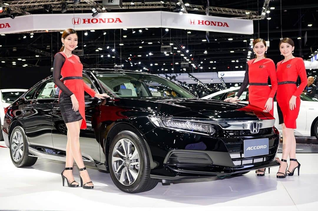 EnjoyHondaThailandさんのインスタグラム写真 - (EnjoyHondaThailandInstagram)「All-new Honda Accord รุ่น Turbo EL ยนตรกรรมสปอร์ตพรีเมียมซีดาน มาพร้อมข้อเสนอสุดเร้าใจ รับดอกเบี้ยพิเศษ 1.99%* ฟรีค่าแรงเช็กระยะ 5 ปี หรือ 100,000 กม.* เมื่อจองรถยนต์ตั้งแต่ 25 พ.ย. 62 - 11 ธ.ค. 62 และรับรถยนต์ตั้งแต่ 25 พ.ย. 62 - 31 ธ.ค. 62  รายละเอียดเพิ่มเติม คลิก >> https://www.honda.co.th/  มาเจอกันในงาน Motor Expo 2019 ที่บูท Honda (A14) อาคารชาเลนเจอร์ ฮอลล์ 2 อิมแพ็ค เมืองทองธานี ตั้งแต่วันที่ 29 พ.ย. 62 – 10 ธ.ค. 62  #AllnewHondaAccord #TheAccord #AllnewHorizonBegins *เงื่อนไขเป็นไปตามที่บริษัทฯ กำหนด」12月3日 20時00分 - hondathailand