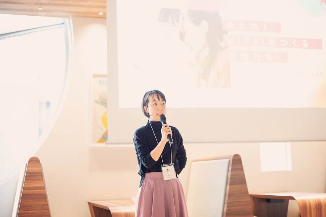 白木夏子さんのインスタグラム写真 - (白木夏子Instagram)「Kay me毛見さんの講演の前は、NAGOYA WOMEN STARTUP LAB.（女性スタートアップ研究会） プログラムDay7【スタートアップピッチ（プレゼンテーション）をマスターしよう】を開催。 . ピッチのコツをお話した後は、グループ練習→全員の前で1分ピッチをしてもらいました。 . 1分で話すのは意外と難しいのですが、1分、3分、5分と与えられた時間内に要点をかいつまんで事業説明をする、自己PRをする練習を普段からしておくのはとても大事だと思います。 . チャンスを掴む人は日頃から準備をしている人だ、という言葉もあり。本当にそうだな、と実感していまして。 . ご参加の皆さま、おつかれさまでした😊ありがとうございました✨」12月3日 20時07分 - natsukoshiraki