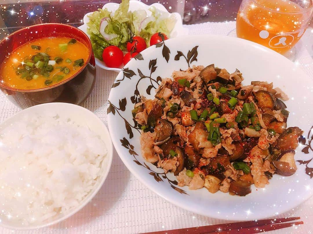 宇佐美あいりさんのインスタグラム写真 - (宇佐美あいりInstagram)「昨日の #あいりんクッキング ♬茄子と豚肉のピリ辛炒めとかぼちゃの味噌汁☺️❣️いつも好きな物ばっかり作るので久しぶりに載せてない料理にしました♡ホントがっつり系が好きで可愛い女子料理ぢゃなくてごめんなさい😂✨ピリ辛でご飯がススムよん😋🍆 #茄子と豚肉のピリ辛炒め#茄子#辛い#かぼちゃの味噌汁#かぼちゃ#love#料理#手料理#自炊#クッキング#夜ご飯#晩ご飯#夕食#おうちごはん#自分ご飯#요리#作るの好き#自炊女子#食いしん坊#お腹ペコリン部#がっつりご飯 #cooking#delicious#yummy#followme#instadaily#instalike#pleaselike#pleasefollow」12月3日 20時28分 - airi.usami_official