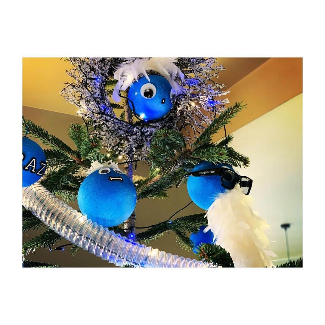 佐藤佳菜子さんのインスタグラム写真 - (佐藤佳菜子Instagram)「昨晩から、 クリスマス始めました。  #クリスマス2019 #アニヤハインドマーチ風 #オマージュ #anyahindmarch #スマーフ」12月3日 20時21分 - kanakosato1019
