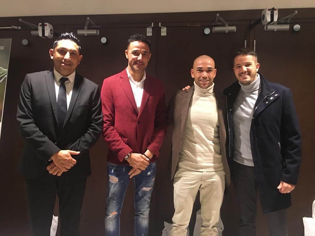 ウェリグトンのインスタグラム：「Gala #premiodex 2019 echando un buen rato con excelentes compañías .」