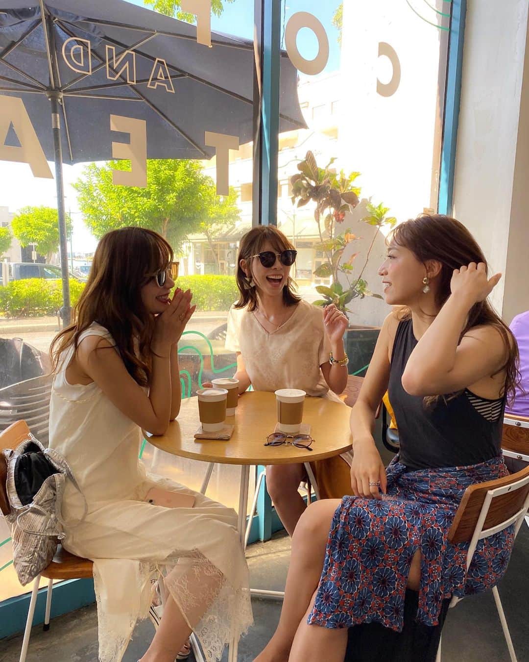 Yuika Matsuさんのインスタグラム写真 - (Yuika MatsuInstagram)「. . ダウンタウンでカフェタイム☕︎ @localjoehi  ではカフェラテに 自分の好きな写真をプリントアウトできるの❤︎ . . 店員さんにエアドロップで 描いて欲しい写真やイラストを送ったら それがそのままラテアートに✨ . . 2枚目が実物だよ~☕︎ こんな機会無いから自分の写真にしちゃった笑 . . . . . . one-piece @amerivintage #amerivintage #アメリ　 #ラテアート#cafe #localjoehi #downtown#ダウンタウン #ハワイアンシアター#downtownhawaii  #プリンスワイキキ#プリンススタイル#princewaikiki #princestyle #veinatkakaako #Hawaii#ハワイ#オアフ島  #ハワイ旅行 #hawaiilife」12月3日 20時34分 - yuika00802