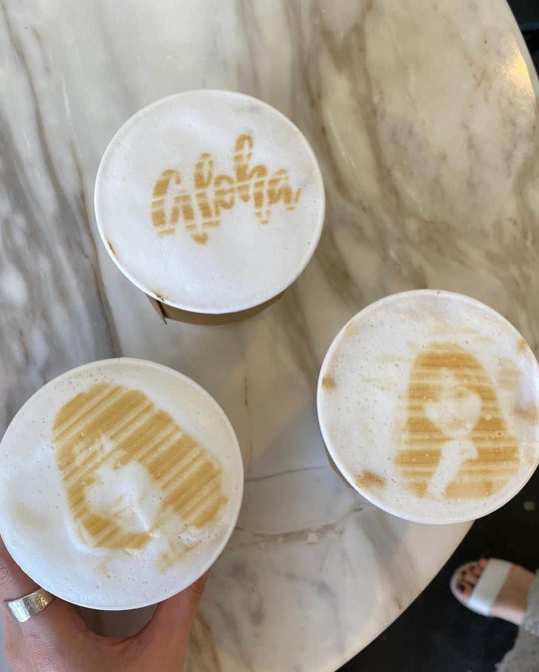 Yuika Matsuさんのインスタグラム写真 - (Yuika MatsuInstagram)「. . ダウンタウンでカフェタイム☕︎ @localjoehi  ではカフェラテに 自分の好きな写真をプリントアウトできるの❤︎ . . 店員さんにエアドロップで 描いて欲しい写真やイラストを送ったら それがそのままラテアートに✨ . . 2枚目が実物だよ~☕︎ こんな機会無いから自分の写真にしちゃった笑 . . . . . . one-piece @amerivintage #amerivintage #アメリ　 #ラテアート#cafe #localjoehi #downtown#ダウンタウン #ハワイアンシアター#downtownhawaii  #プリンスワイキキ#プリンススタイル#princewaikiki #princestyle #veinatkakaako #Hawaii#ハワイ#オアフ島  #ハワイ旅行 #hawaiilife」12月3日 20時34分 - yuika00802