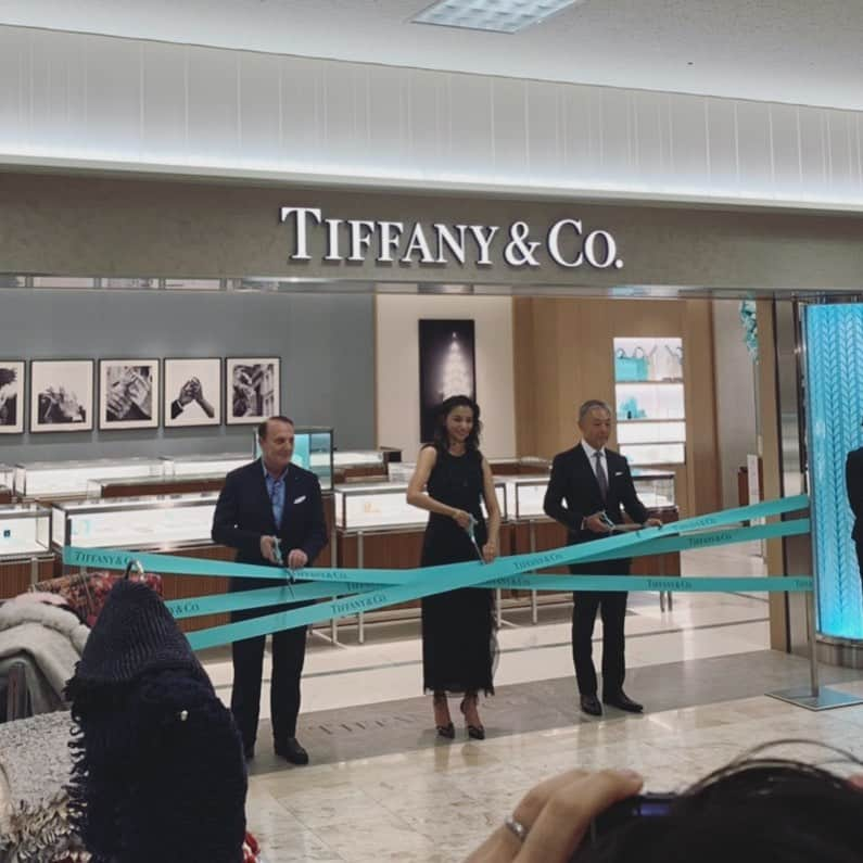 高橋メアリージュンさんのインスタグラム写真 - (高橋メアリージュンInstagram)「TIFFANY&CO. opening tape cutting. #伊勢丹京都 #tiffanyandco secretだったので告知できずにごめんなさい🙏」12月3日 11時38分 - maryjuntakahashi