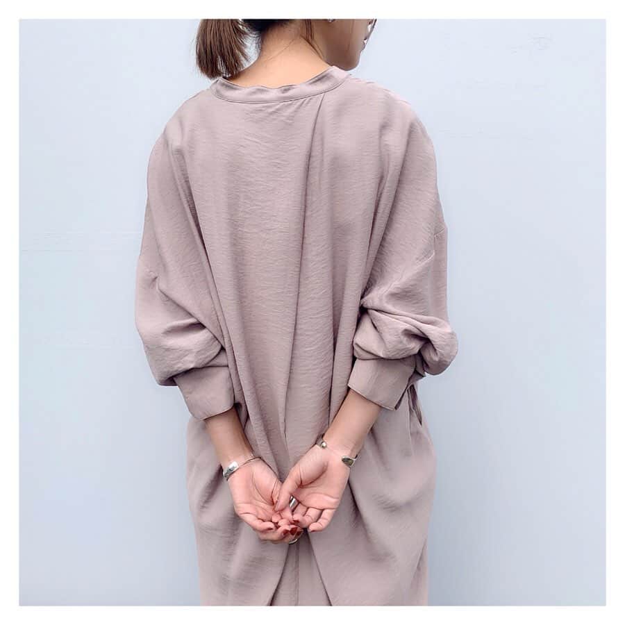 SHENERYさんのインスタグラム写真 - (SHENERYInstagram)「ㅤㅤㅤㅤㅤㅤㅤㅤㅤㅤㅤㅤㅤ バックスタイルに拘ったシャツワンピース。 SHENERY定番のシャツワンピースは 冬にもオススメの一着です。 ㅤㅤㅤㅤㅤㅤㅤㅤㅤㅤㅤㅤㅤ ・バッククロスシャツワンピース color:gray beige/black price:¥13,000+tax ㅤㅤㅤㅤㅤㅤㅤㅤㅤㅤㅤㅤㅤ #SHENERY_official#シーナリー #onepiece #2019AW#SHENERY2019AW」12月3日 11時47分 - shenery_official