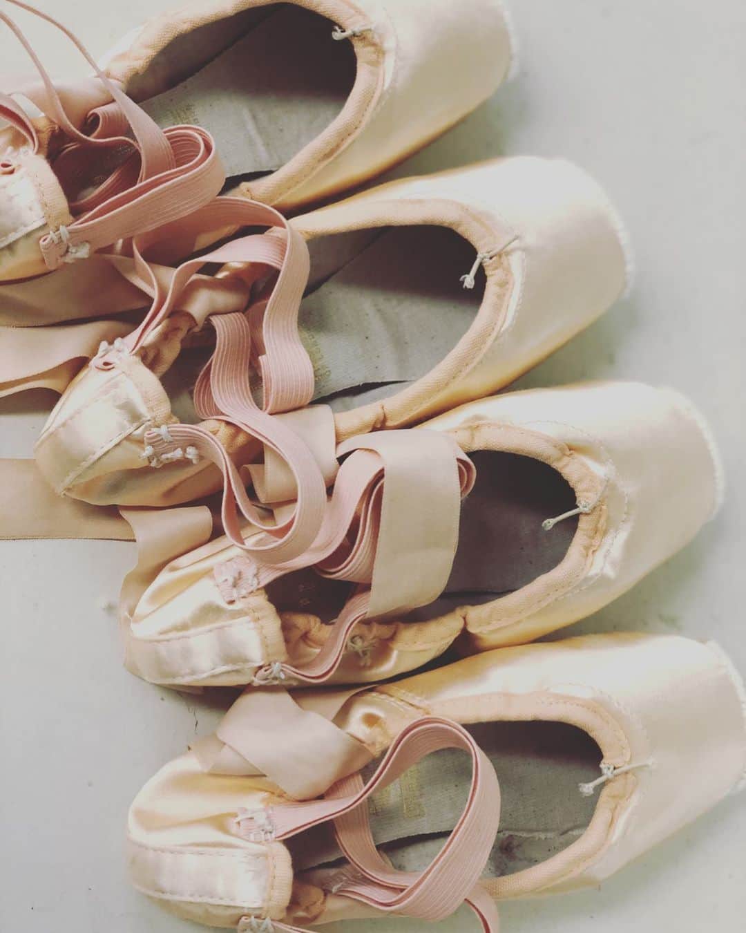 倉永美沙さんのインスタグラム写真 - (倉永美沙Instagram)「It’s time to the shoes to be ready for Nutcracker! サンフランシスコバレエのくるみ割り人形の準備。#ballet #ballerina #ballerinalife #happy #happiness #dance #art #幸せ #バレエ #バレリーナ #rehearsal #work #pointeshoes #nutcracker」12月3日 12時00分 - misakuranaga