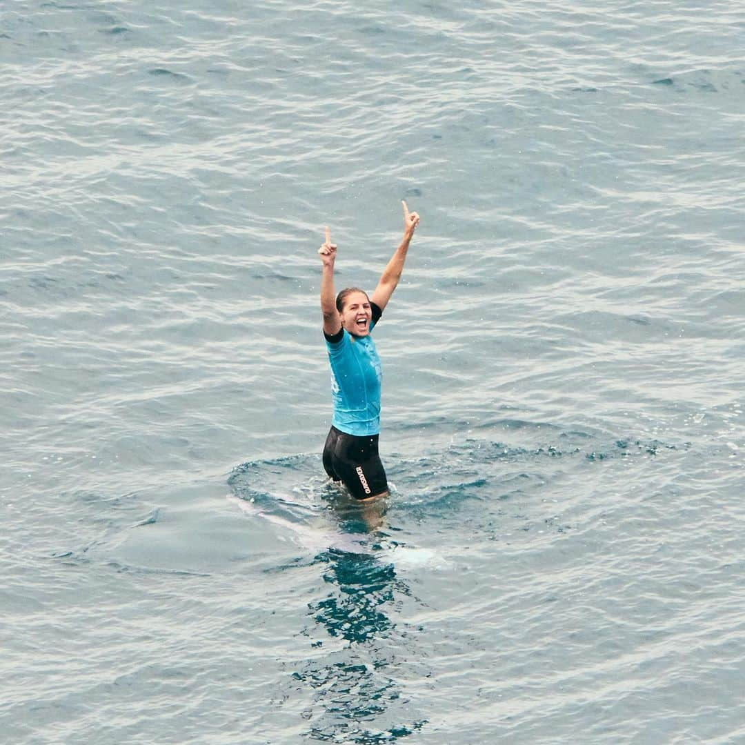 ロキシーさんのインスタグラム写真 - (ロキシーInstagram)「What a day! Congratulations @stephaniegilmore on winning the 2019 Maui Pro (making this her 5th event win at Honolua Bay!). Check our stories for all the highlights #GoGirls」12月3日 12時09分 - roxy