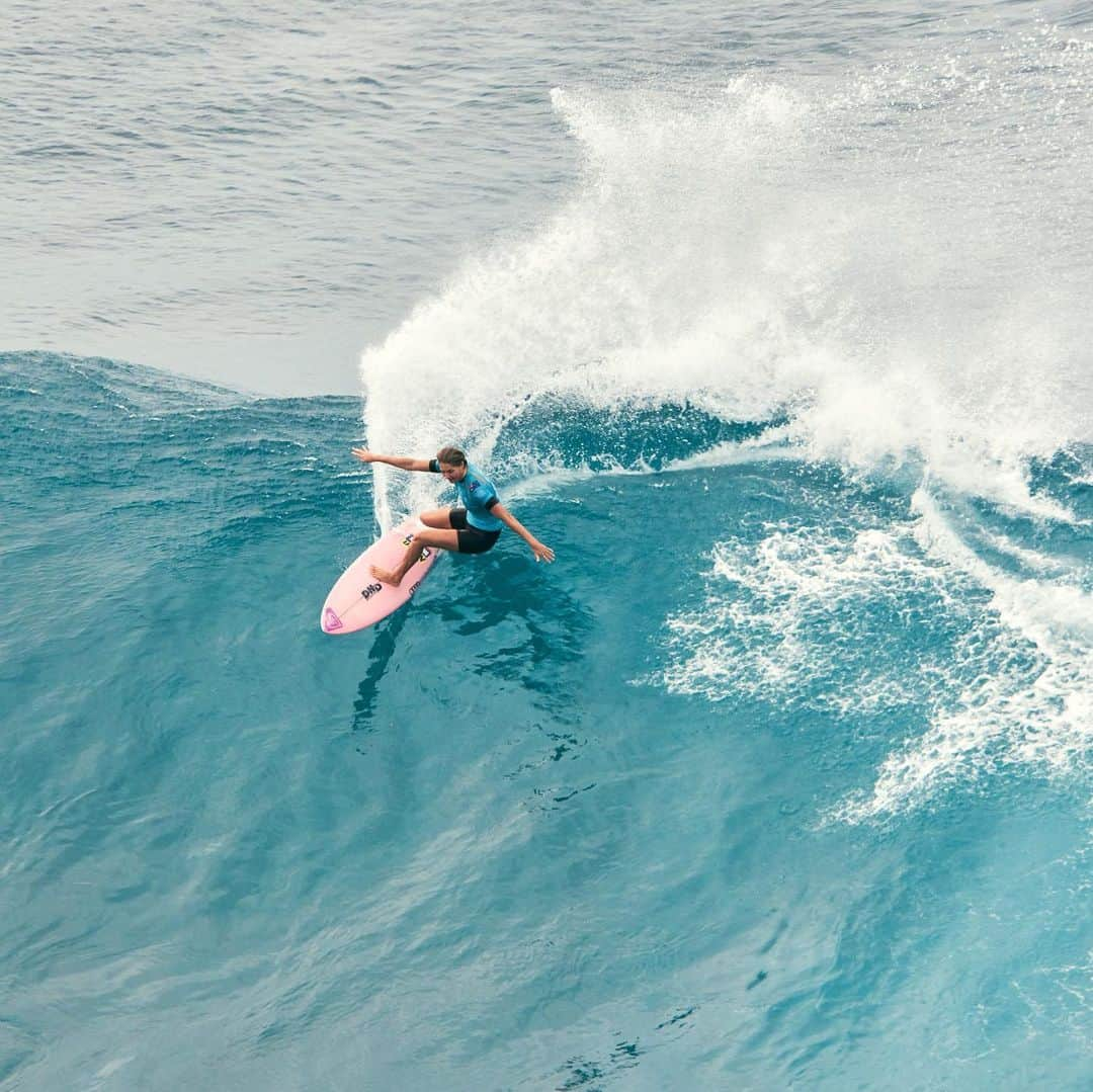 ロキシーさんのインスタグラム写真 - (ロキシーInstagram)「What a day! Congratulations @stephaniegilmore on winning the 2019 Maui Pro (making this her 5th event win at Honolua Bay!). Check our stories for all the highlights #GoGirls」12月3日 12時09分 - roxy