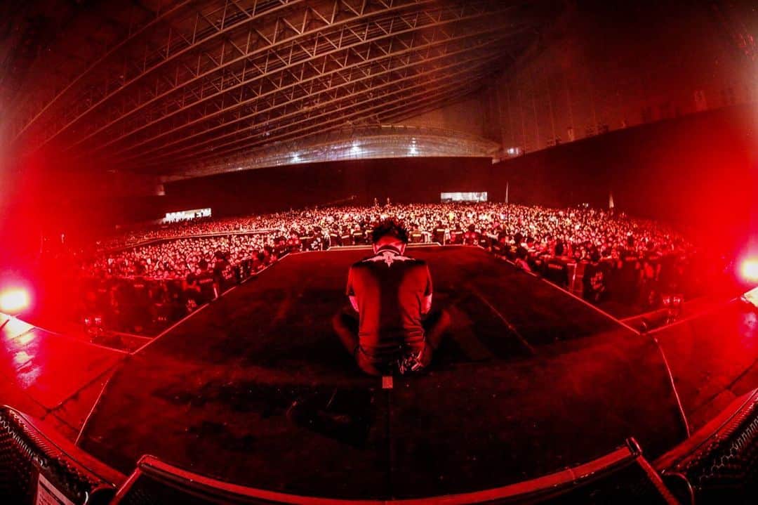 MAH さんのインスタグラム写真 - (MAH Instagram)「REDLINE ALL THE BEST 2019 -10th Anniversary- at Makuhari Messe.  #SiM #REDLINE  Photo @kouhey0622」12月3日 12時13分 - mahfromsim