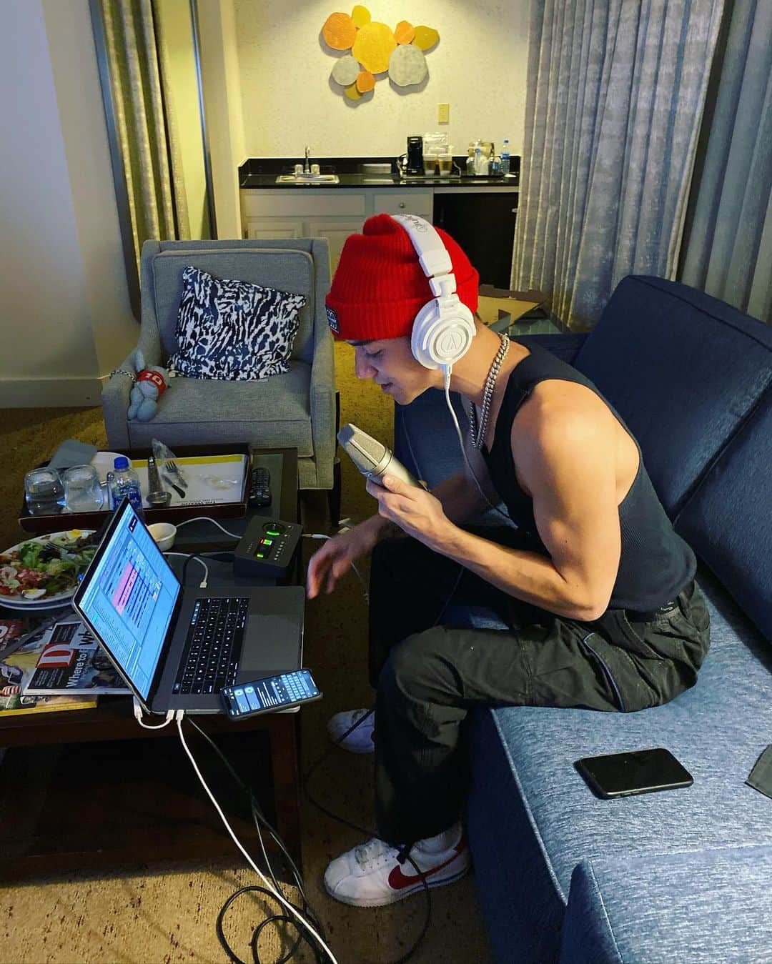 Jonahmaraisのインスタグラム：「we always set up wherever whenever. can’t wait for next year. 🎶 @seaveydaniel」