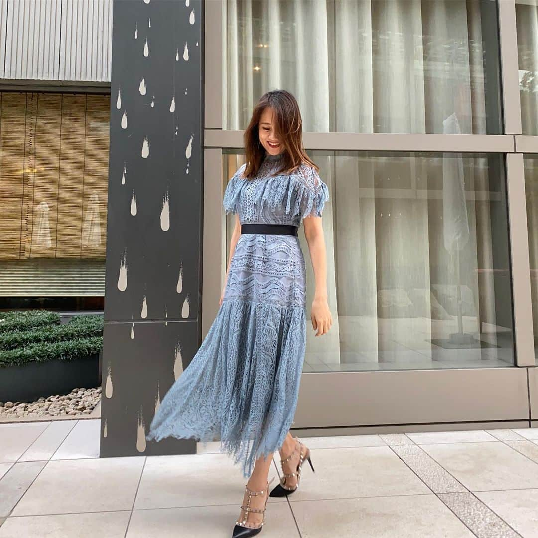 増山敬子さんのインスタグラム写真 - (増山敬子Instagram)「水色の洋服って新鮮🙄 * レースなのが可愛い❤️ * 顔がびっくりするくらい吹き出物がでて 痒いよっー！敏感肌の人の気持ちがすっごくわかった😵化粧水つけるとかゆいんだー！ 早く治れぃ〜っ😆 #masukeiカラフルコーデ」12月3日 12時27分 - keikomasuyama