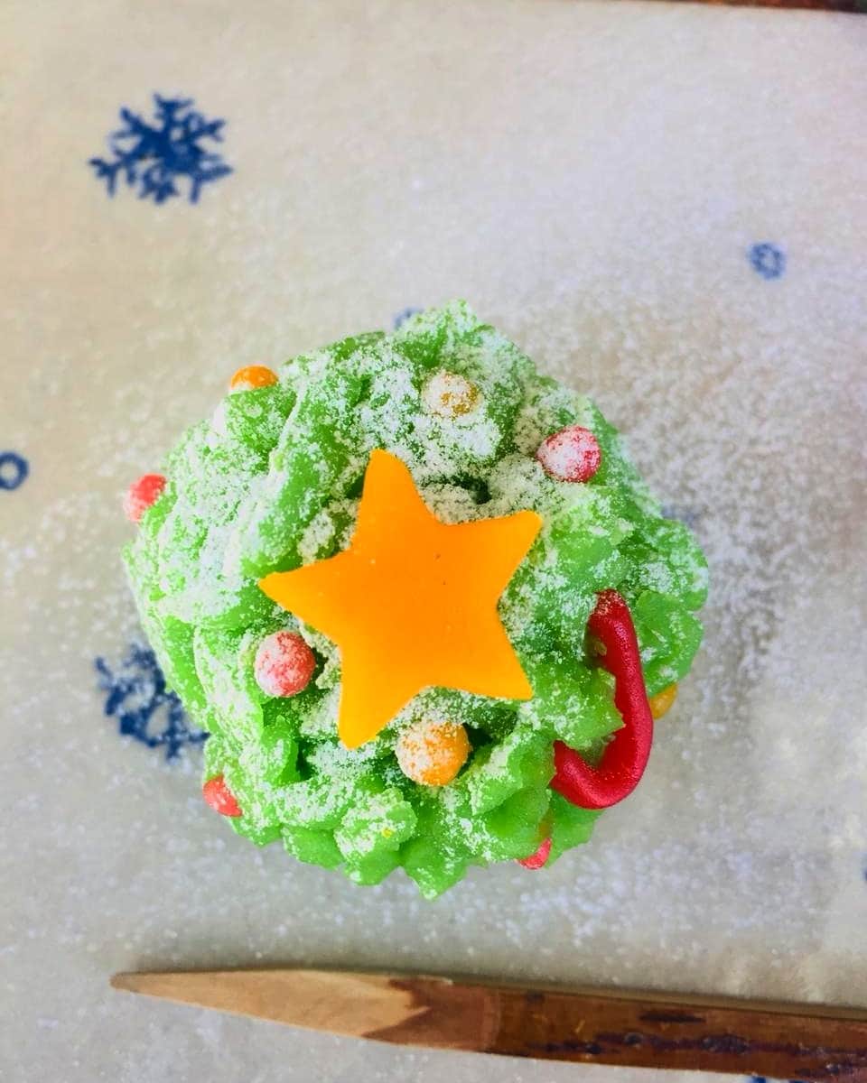 のインスタグラム：「Christmas Tree.. Trees decorated for Christmas are very beautiful, make people feel happy.  So, what are you waiting for? Grab it now! #christmastree #sweets #christmaswagashi #japanesesweets #toiro_wagashi #cake #delicious」