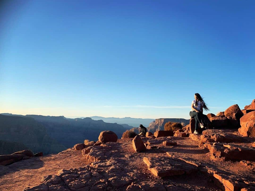 橘田いずみさんのインスタグラム写真 - (橘田いずみInstagram)「Grand Canyon!!!! やっぱりアメリカは広いな〜と感じる日々。笑 I miss Sedona,though...Here was amazing but Sedona is I feel something like spiritual powers..🧘🏼‍♀️🧘🏼‍♀️🧘🏼‍♀️🧘🏼‍♀️ Ummmm I’ll come there in this month,suddenly I decided right now!!🤣🤣🤣🤣🤣 I’m so flexible!!!!! #grandcanyon  #grandcanyonnationalpark」12月3日 12時31分 - kitta123_gyoza