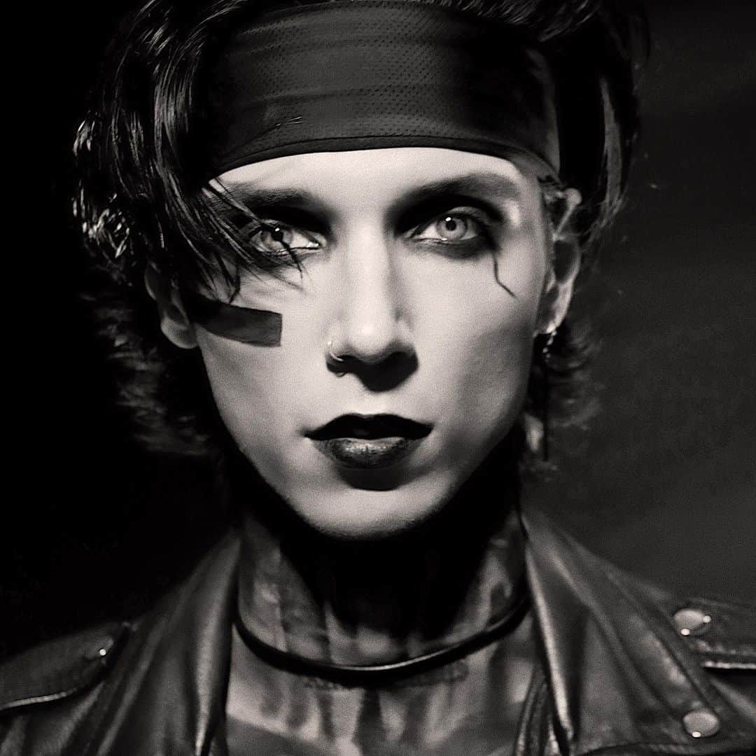 アンディー・ビアーザックのインスタグラム：「Your fear is left in the dust. 📷 @fatpogarty #thenight」
