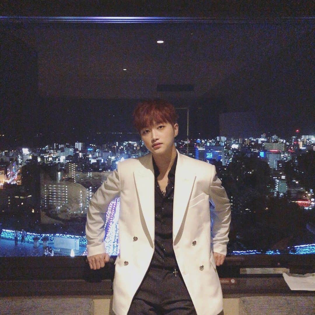 IN2ITさんのインスタグラム写真 - (IN2ITInstagram)「White jacket🥼🥼 ㅤㅤ #인투잇 #인투유 #IN2IT #IN2U #연태 #yeontae #whitejacket #Europe #Tour #Comingsoon #Poland #Romania #Bulgaria #First #IN2ITxION #IN2ITxION_EU」12月3日 12時47分 - official_in2it