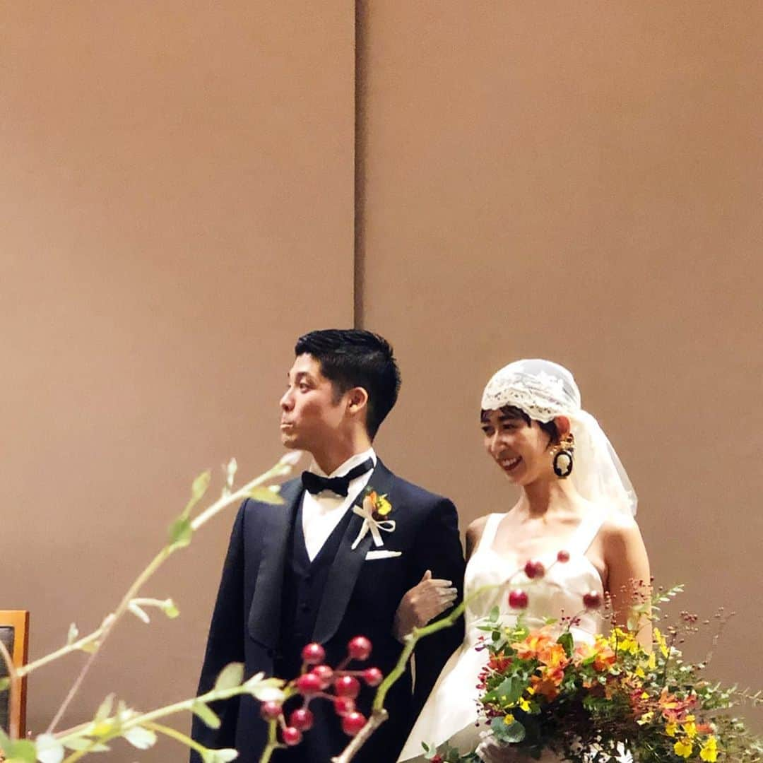 田代裕美恵さんのインスタグラム写真 - (田代裕美恵Instagram)「美しすぎる花嫁の結婚式🥰❤️ . . . 優しくて、柔らかくて でも芯がしっかりある 思いやりに溢れた @akichan20 👰🏻 に、しっかりした優しい旦那様🤵🏻 . もー素敵すぎやん🥺💘 . . どのあきちゃんも可愛すぎて もーため息もん🥺❤️ . . . 末永く、お幸せに☺️💖 . . #happywedding #happyeverafter」12月3日 12時57分 - yumie_