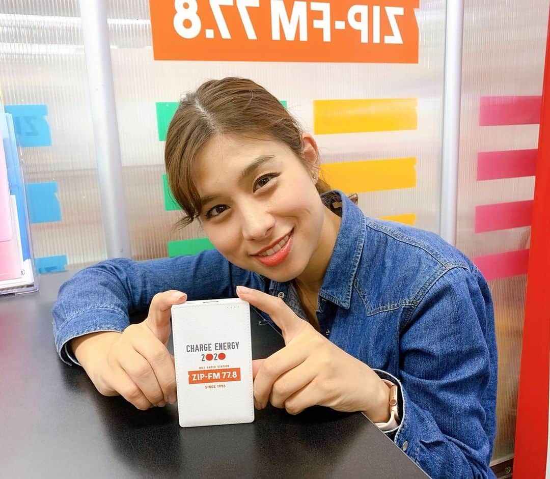のインスタグラム：「今週のZIP-FMは "ZIP-FM Charger Campaign2019"を実施中です！ ZIP-FMのオリジナルモバイルバッテリーをプレゼント！ たくさんのアクセスお待ちしてます😊✨ #zipfm #bloomy #ブルーミー」