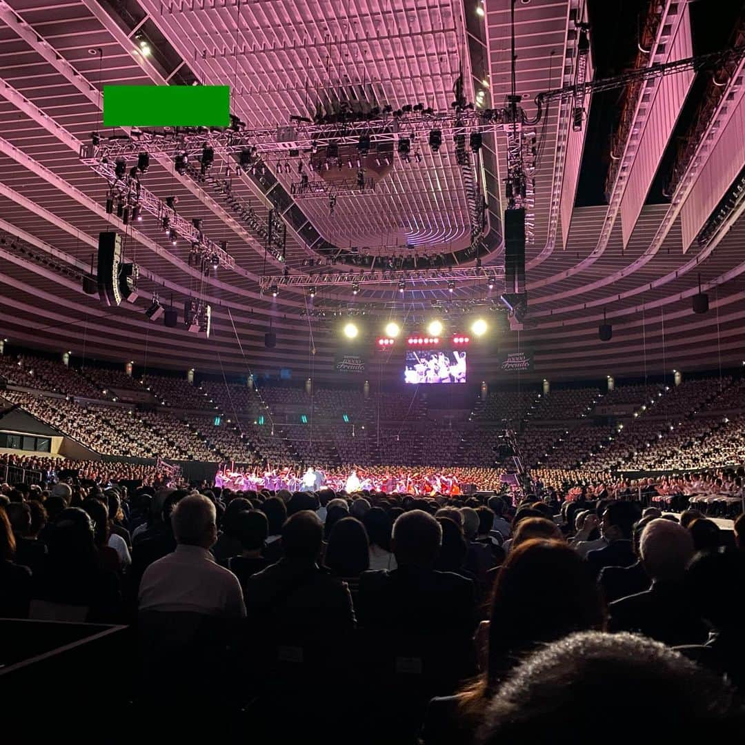 Ruuさんのインスタグラム写真 - (RuuInstagram)「"Santory 10000 Freude"﻿ I was very impressed by the orchestra. ﻿ Love Classic Music.🙏🏻🙏🏻 ﻿ ﻿ 37年続く歴史ある第九で初のダンスパフォーマンスをさせて頂きました！本当に光栄でした！﻿ 大阪城ホールに1万人凄すぎて鳥肌止まらなかったです。MBSさん、素敵な機会をありがとうございました。そして小栗さん @ryo_oguri  とも2年振りにお会いできてとっても嬉しかったです!✨﻿ ﻿ #サントリー1万人の第九﻿ #山崎まさよし さん﻿ @matsumuroseiya さん﻿ @fabuloussisters.japan﻿ #霜降り明星 #ファン」12月3日 13時25分 - ruufabulous