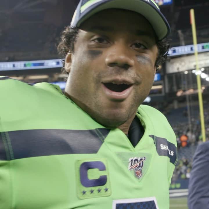 ラッセル・ウィルソンのインスタグラム：「Victory Dance 🕺🏾 #GoHawks」