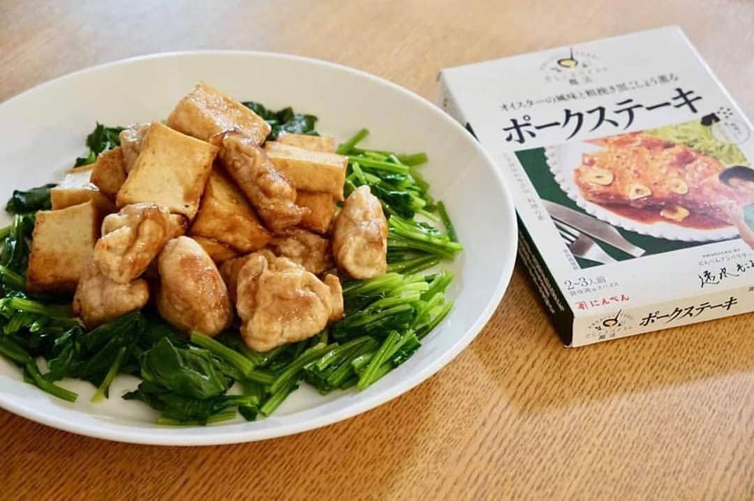 のインスタグラム：「こんにちは😃﻿ 今日は @kyoko.kashiwagi.90 さんの投稿をご紹介します🤗﻿ #だしとスパイスの魔法 ポークステーキをご紹介してくださいました🍽✨﻿ 厚揚げでボリューム満点💯ですね☺️﻿ ﻿ .﻿ .﻿ .﻿ ﻿ ﻿ だしスパで簡単おいしいー❤️﻿ 豚肉と厚揚げ。﻿ なんてことない食材が﻿ ボリューム満点、大人気のおかずに！﻿ 薄切り豚肉をくるって丸めて、﻿ 厚揚げと炒めます。﻿ 味付けは、にんべん「だしとスパイスの魔法シリーズ・ポークステーキ」だけ！﻿ オイスター＋だしの旨み﻿ ホントに家で作ったの？と驚くうまさ。﻿ 旬のほうれん草をたっぷり添えて。﻿ ．﻿ お弁当にと思ったら﻿ あっという間に完食😂﻿ ．﻿ お出汁教室でも大好評✨﻿ ．﻿ ．﻿ ．﻿ ．﻿ ．﻿ #にんべん﻿ #にんべんだしとスパイスの魔法シリーズ﻿ #にんべんだしアンバサダー﻿ #にんべんだしとスパイスの魔法シリーズポークステーキ ﻿ #おうちごはん﻿ #和ごはん﻿ #ていねいに暮らす」