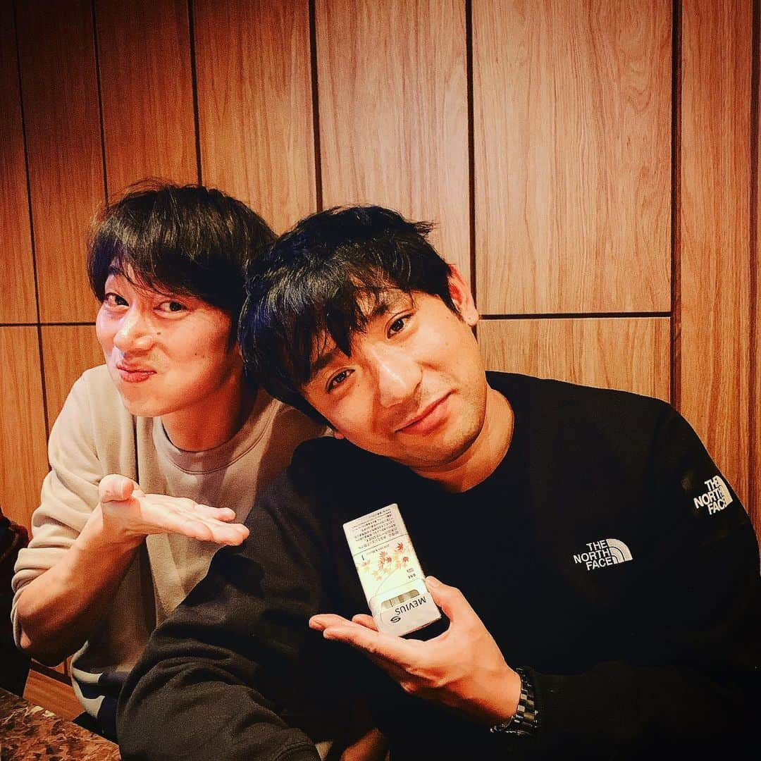 酒井健太さんのインスタグラム写真 - (酒井健太Instagram)「肩からワックス出る奴  #はんにゃ #金田くん #ヤニ置けし」12月3日 14時45分 - kenta_sakai