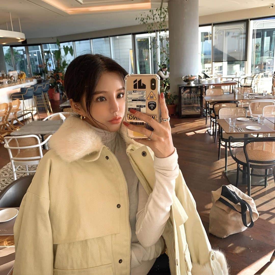 Son Ju Heeさんのインスタグラム写真 - (Son Ju HeeInstagram)「아침부터 바쁘게 움직였는데 눈이 나  피해서 내리나봄😅 눈 비슷한 먼지도 못 봤넹🌨 . . . #RISHOP #리샵」12月3日 14時56分 - juhee__ss