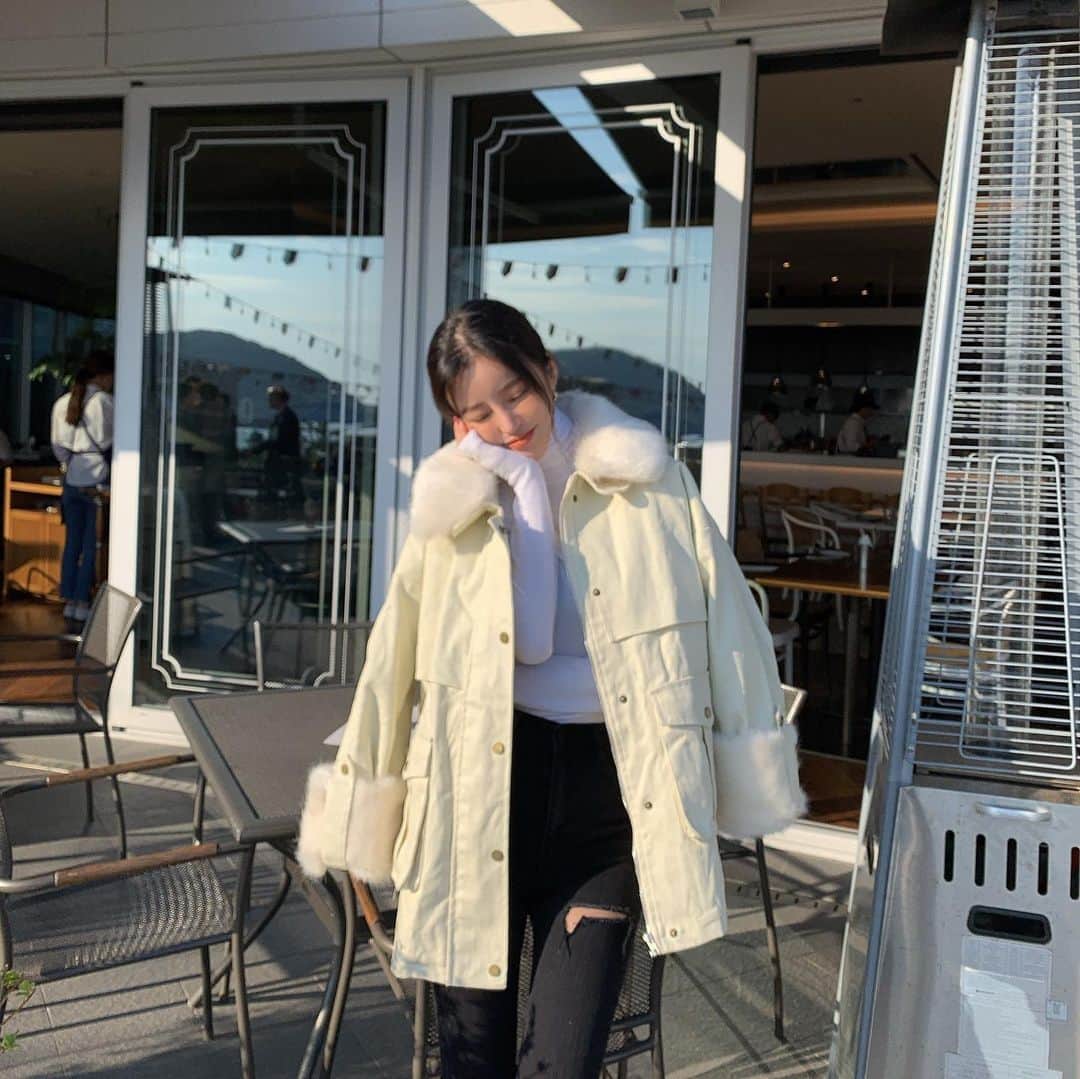 Son Ju Heeさんのインスタグラム写真 - (Son Ju HeeInstagram)「아침부터 바쁘게 움직였는데 눈이 나  피해서 내리나봄😅 눈 비슷한 먼지도 못 봤넹🌨 . . . #RISHOP #리샵」12月3日 14時56分 - juhee__ss
