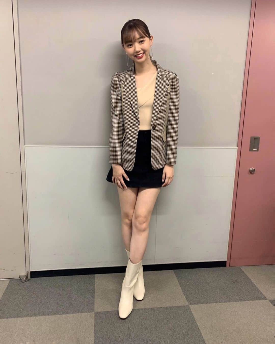 江野沢愛美さんのインスタグラム写真 - (江野沢愛美Instagram)「昨夜の「中居くん決めて！」観てくださった方✨ ありがとうございましたっ 座っていたので見えなかったですが、このような衣装でした✌︎ いつもnon-noや週プレでもお世話になりすぎている大好きな綾さん衣装です🥰❤️」12月3日 14時50分 - enosawa_manami